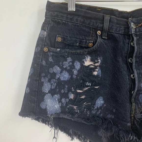 Levi's Women's 501 Button Fly Heavy Distressed Bleached Raw Hem Cut Offs SZ 30 - Picture 3 of 8